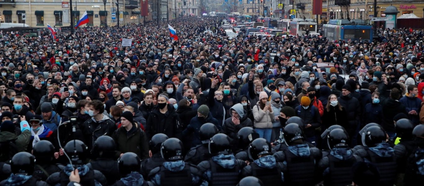 Σε εφαρμογή το σχέδιο Μπάιντεν για αποσταθεροποίηση της Ρωσίας: Υποκινούμενοι διαδηλωτές στους δρόμους