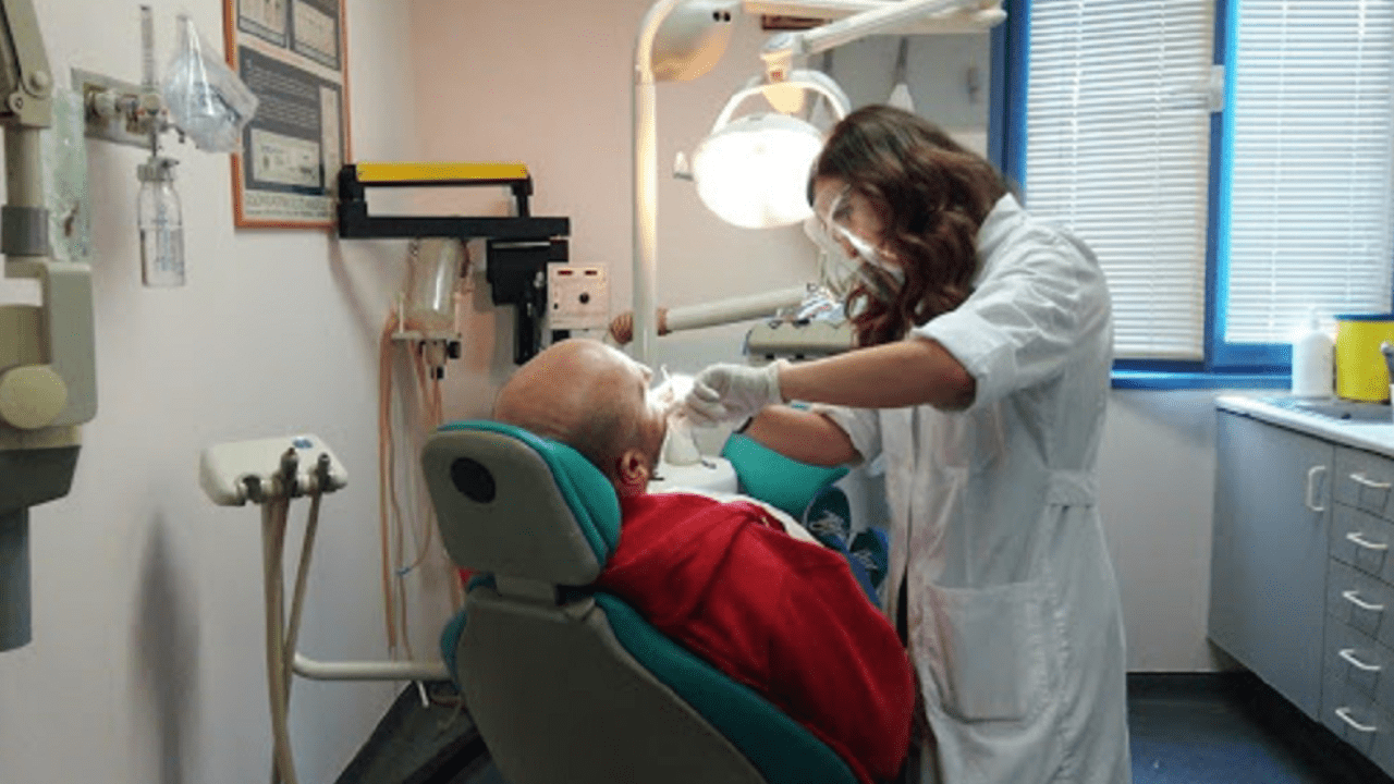 Αμερικανοί Οδοντίατροι προειδοποιούν ότι η επικάλυψη του στόματος με τη Μάσκα μπορεί να οδηγήσει σε σοβαρές επιπλοκές της Υγείας όπως εγκεφαλικά επεισόδια και καρδιακές προσβολές