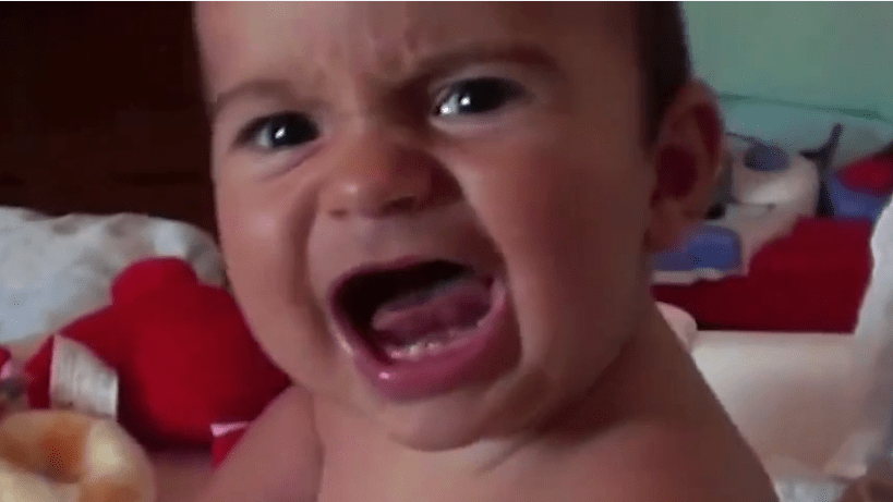 Το ουρλιαχτό αυτού του παιδιού, να το ακούσει η κάθε “μάνα”, που θέλει να εμβολιάσει ΤΟ ΠΑΙΔΙ ΤΗΣ. (βίντεο)