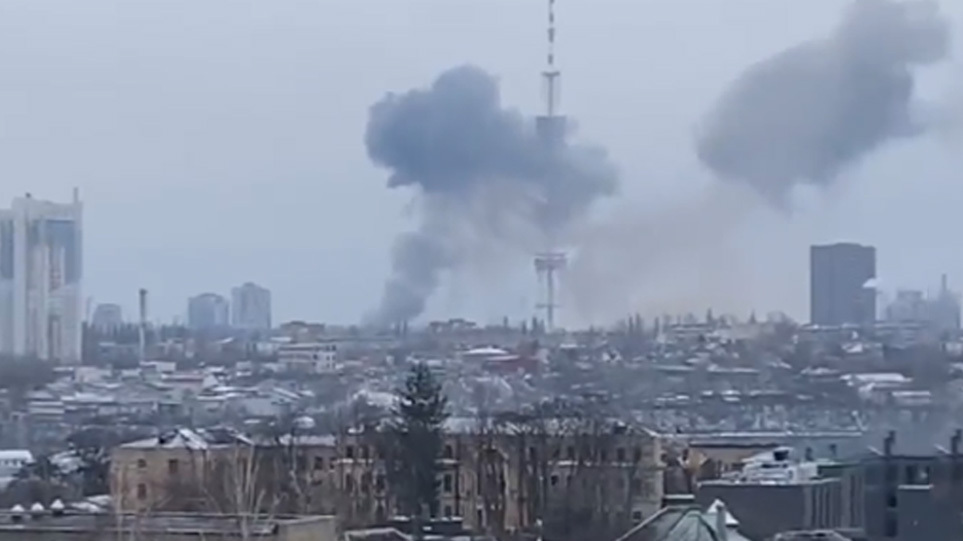 Γκρόζνι το Κίεβο – Βομβαρδίζεται η πόλη! – Ρωσία: “Ξεκινά πολιορκία- Μπείτε στα καταφύγια ή αποχωρήστε” (βίντεο)
