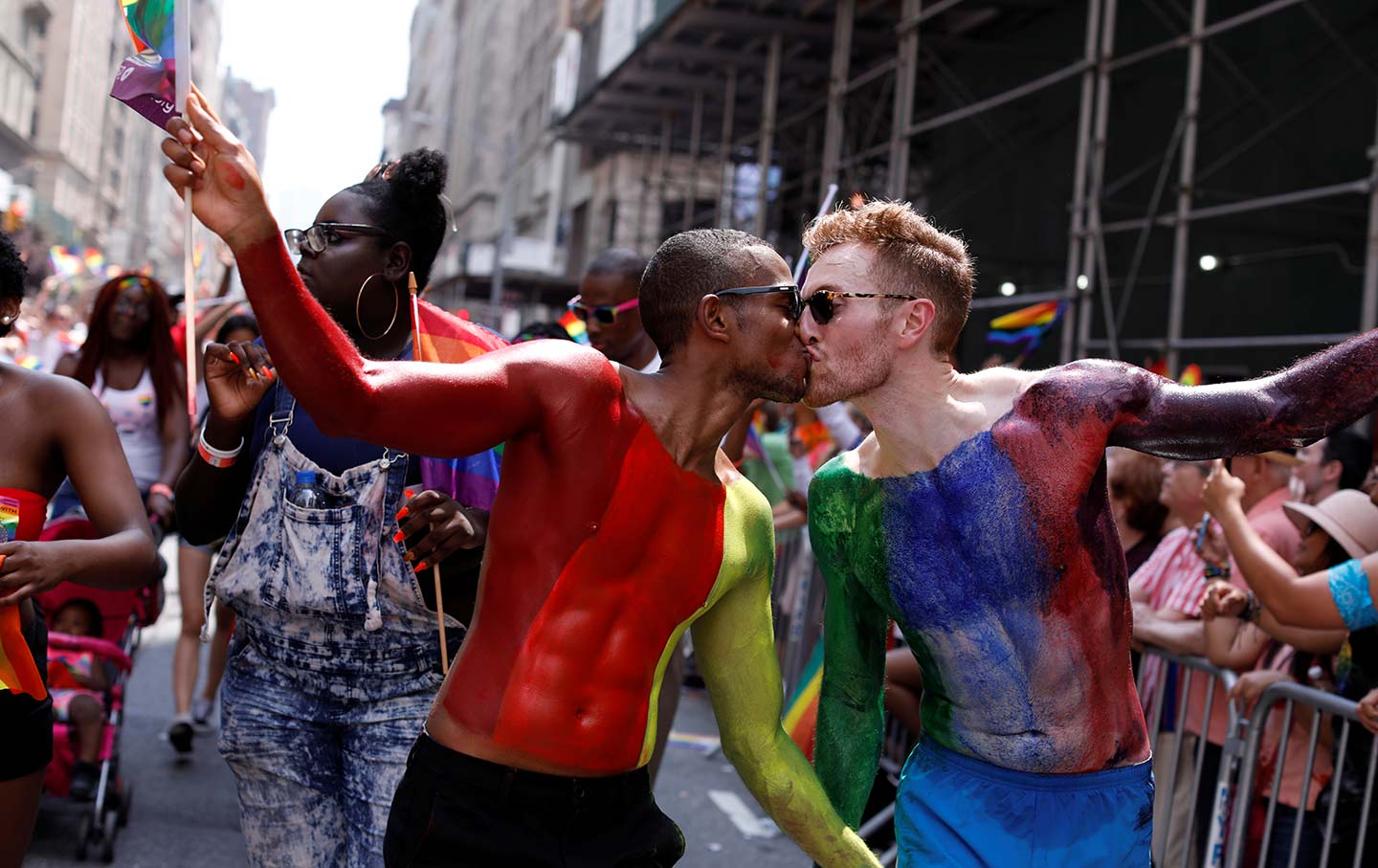 Σύμβουλος του Π.Ο.Υ., το ισχυρίζεται... κάτι ξέρει... «Από το σεξ σε Gay Pride και rave party εξαπλώθηκε η ευλογιά των πιθήκων στην Ευρώπη»