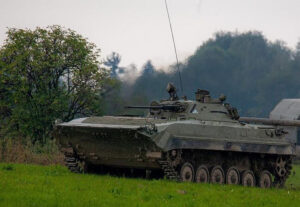 Ποια «στρατιωτική ηγεσία» εισηγήθηκε τη μη αντικατάσταση των BMP-1;