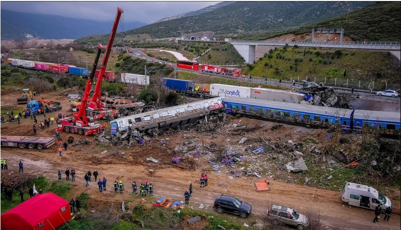 Διακομματική συγκάλυψη. Το Documento βάζει πλάτη στην Hellenic Train για την εμπορική αμαξοστοιχία. Κουβέντα για Ισλάμ και Ρομά