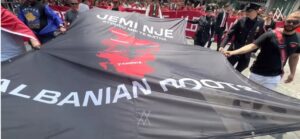 Αδιανόητη πρόκληση – Ακόμα και αστυνομικοί (αλβανικής καταγωγής) κρατούσαν τον αλυτρωτικό χάρτη