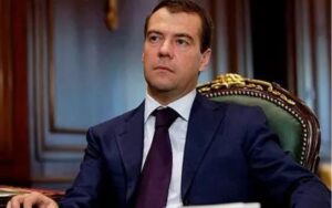 Ο Μεντβέντεφ προαναγγέλλει χτυπήματα κατά της πολιτικής ηγεσίας της Ουκρανίας