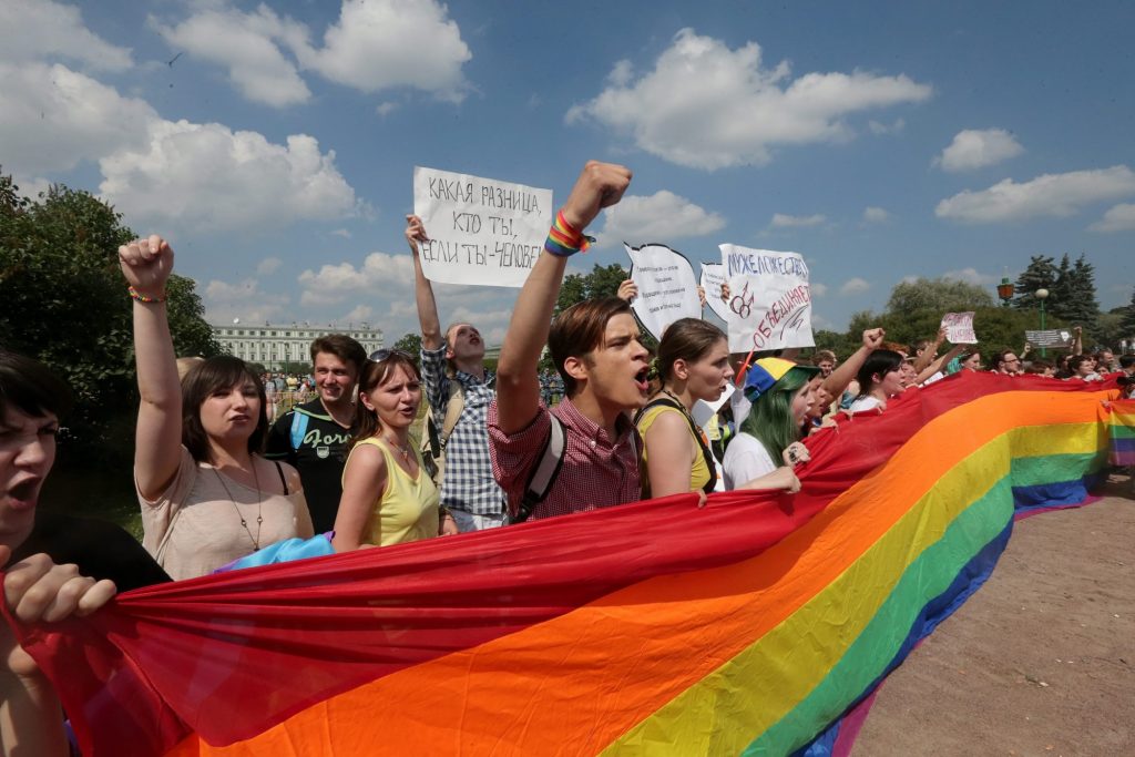 Ρωσία: Κατατάσσει το κίνημα ΛΟΑΤΚΙ+ στη λίστα με τις εξτρεμιστικές και τρομοκρατικές οργανώσεις. (Στην Ελλάδα των ΜητσοτακοΑνδρουλατσοΚασσελάκηδων, η διαστροφή έγινε νόμος του κράτους!!!)