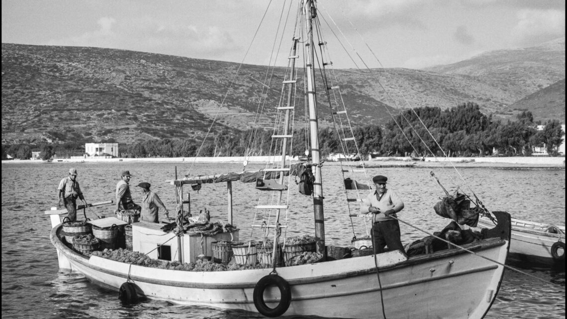 ξέφτισαν οι άνθρωποι, φίλε μου… (μουσικό βίντεο και ταινία)