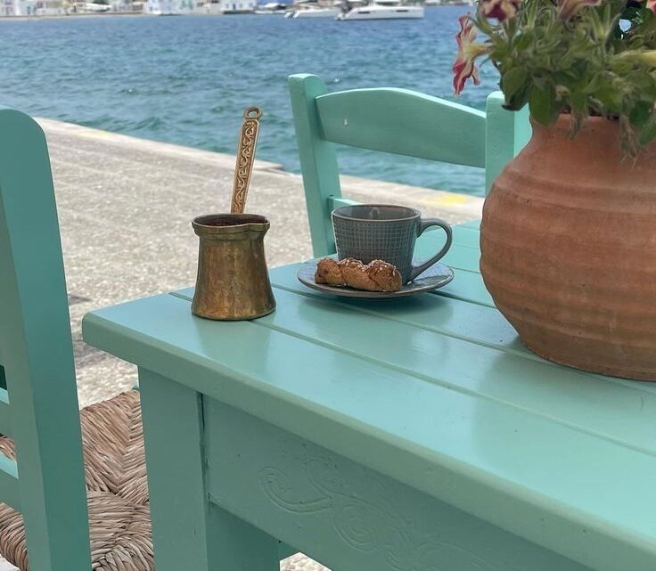 ΝΑ ΜΗΝ ΛΕΙΠΕΙ ΚΑΝΕΙΣ… (μουσική, χιούμορ και ταινία)