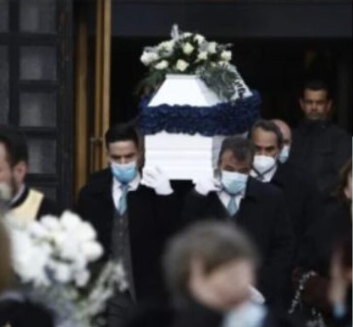 ΑΛΗΘΕΙΑ, ΓΙΑΤΙ ΔΕΝ ΥΠΑΡΧΕΙ ΟΥΤΕ ΜΙΑ ΦΩΤΟΓΡΑΦΙΑ ΤΗΣ ΚΑΡΥΣΤΙΑΝΟΥ ΑΠΟ ΤΗΝ ΩΡΑ ΤΗΣ ΚΗΔΕΙΑΣ ΤΗΣ ΚΟΡΗΣ ΤΗΣ;;;